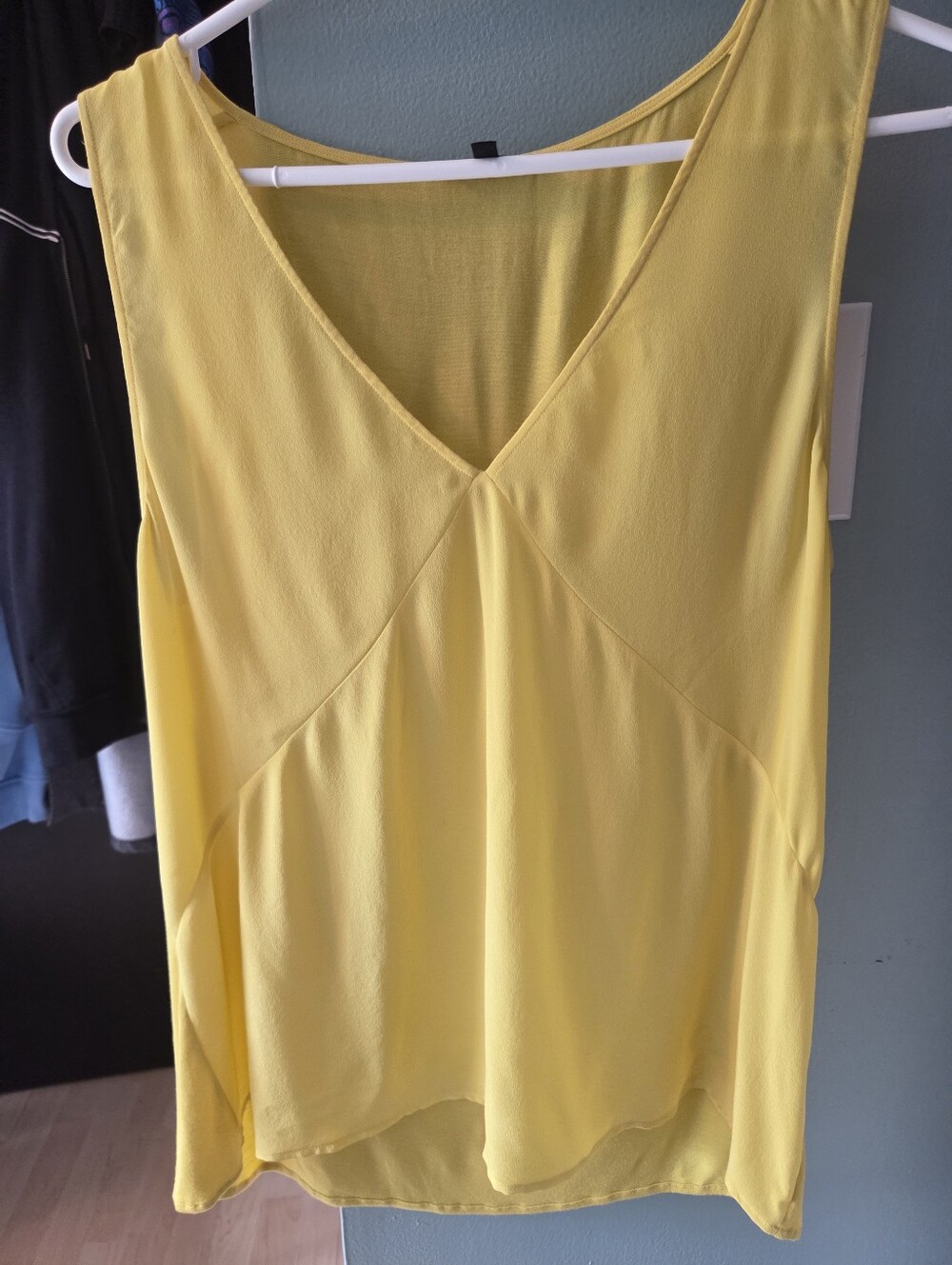 Massimo Dutti Women’s V-Neck Yellow Sleeveless Blouse